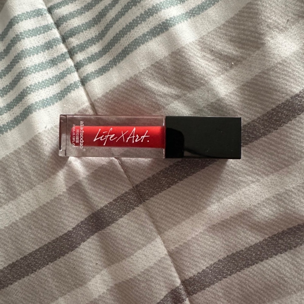 red lip gloss